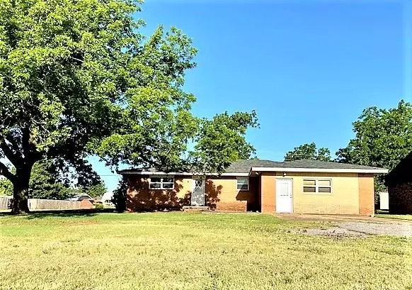 221 E 14th Street, Cordell, OK 73632