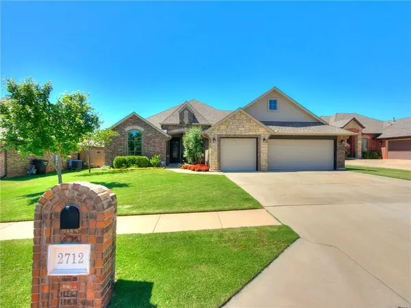 2712 SE 38th Street, Moore, OK 73160