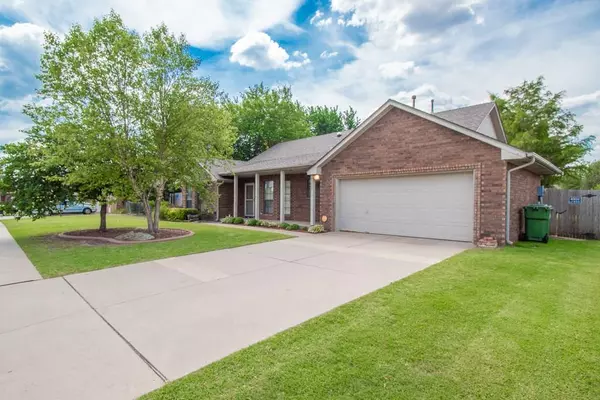 1332 Von Elm Place, Yukon, OK 73099