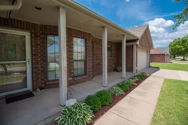 Yukon, OK 73099,1332 Von Elm Place