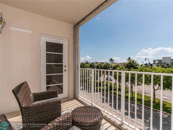 Lauderdale By The Sea, FL 33308,4117 Bougainvilla Dr  #309