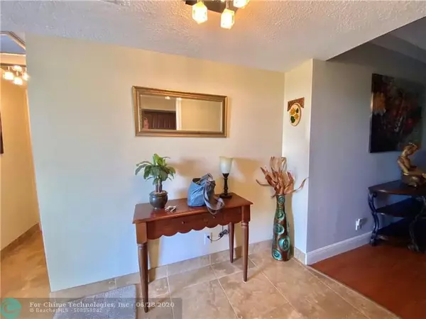 Pompano Beach, FL 33069,3200 N Palm Aire Dr  #304