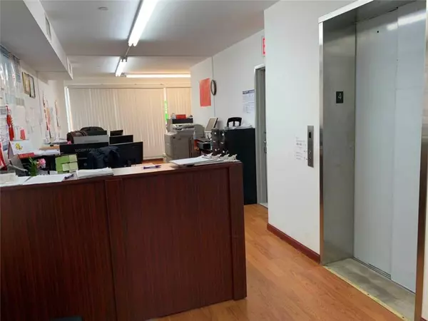 Brooklyn, NY 11220,839 58 ST #4