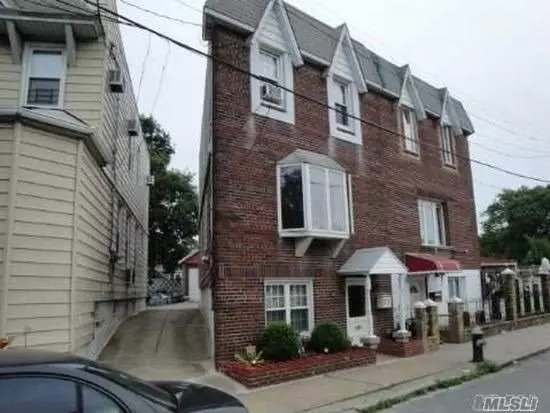 8926 83 AVE, Glendale, NY 11385