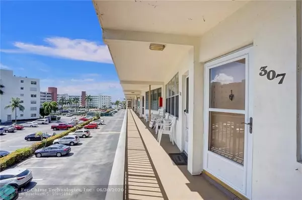 Hallandale Beach, FL 33009,3177 S Ocean Dr  #307