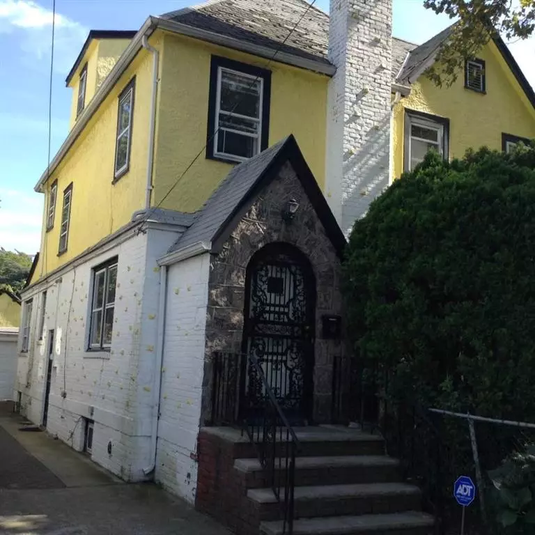Laurelton, NY 11413-2427,13747 224 ST