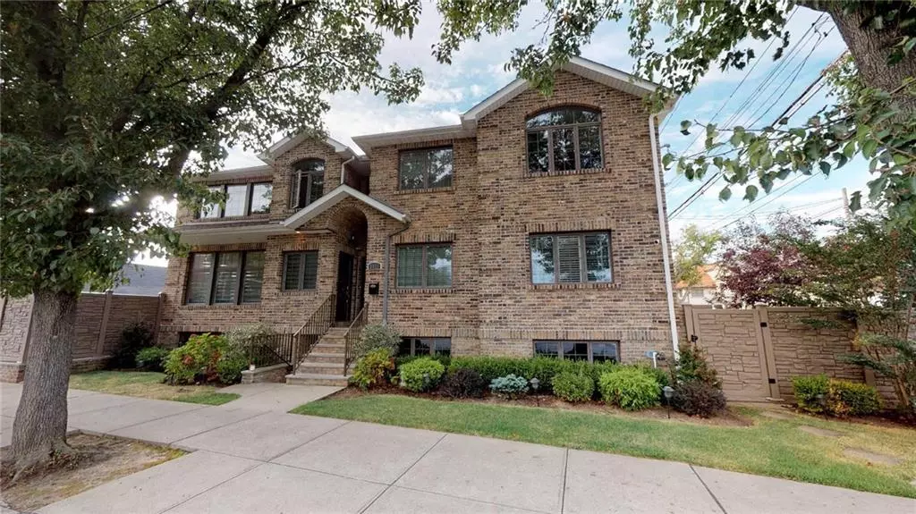 Staten  Island, NY 10306,1075 North Railroad AVE