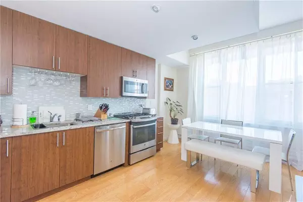 Brooklyn, NY 11235,50 Oceana DR West #5A