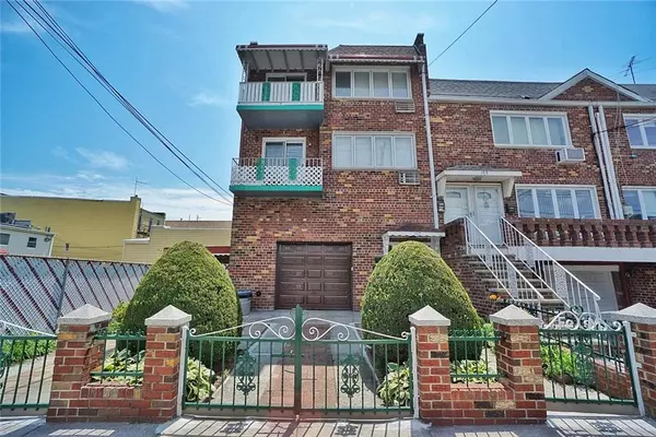 107 27 AVE, Brooklyn, NY 11214