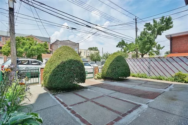 Brooklyn, NY 11214,107 27 AVE