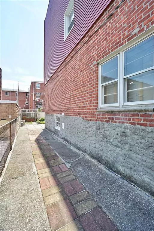 Brooklyn, NY 11214,107 27 AVE