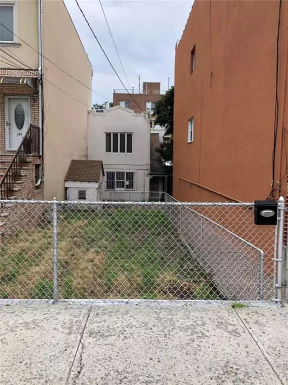 139 28 AVE, Brooklyn, NY 11214