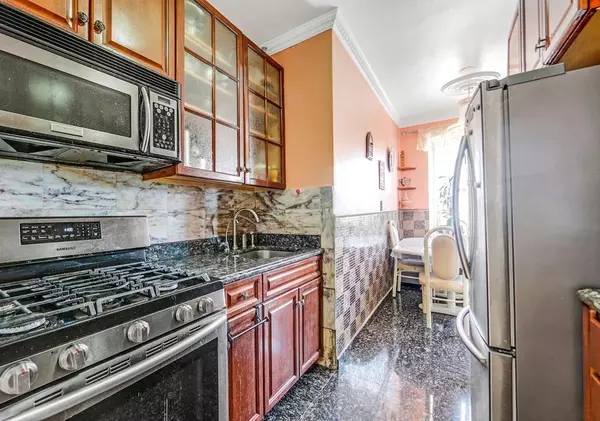 Brooklyn, NY 11209,8502 Fort Hamilton Pkwy #5H