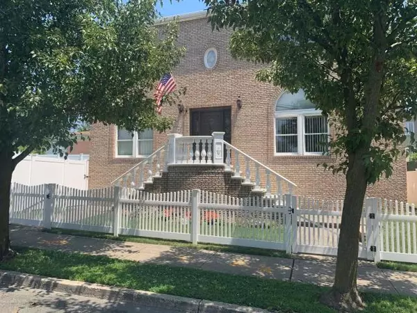 390 Mcclean AVE, Staten  Island, NY 10305