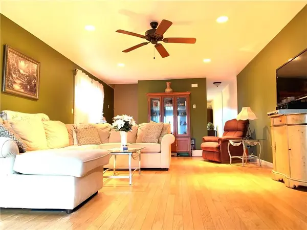 247 Regis DR, Staten Island, NY 10314