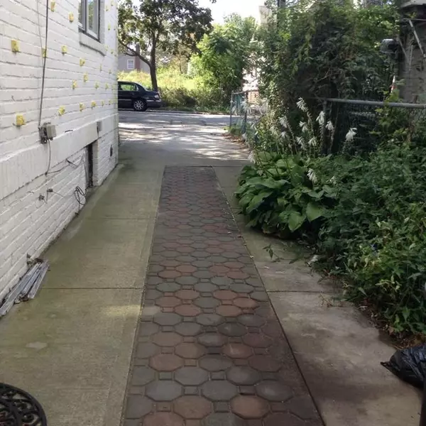 Laurelton, NY 11413-2427,13747 224 ST