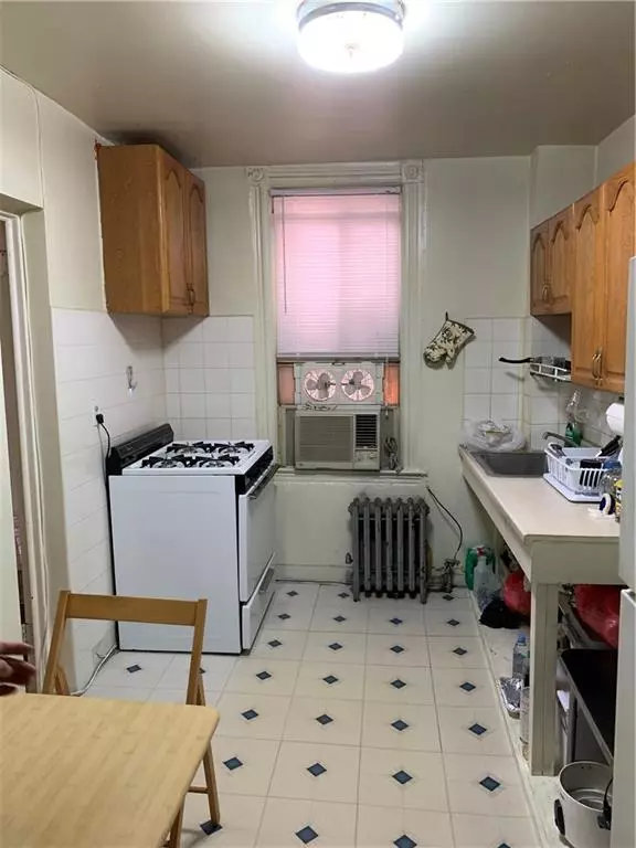 Bronx, NY 10458,3059 Valentine AVE