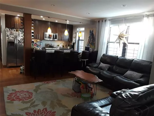 Maspeth, NY 11378,52-15 65 PL #6C