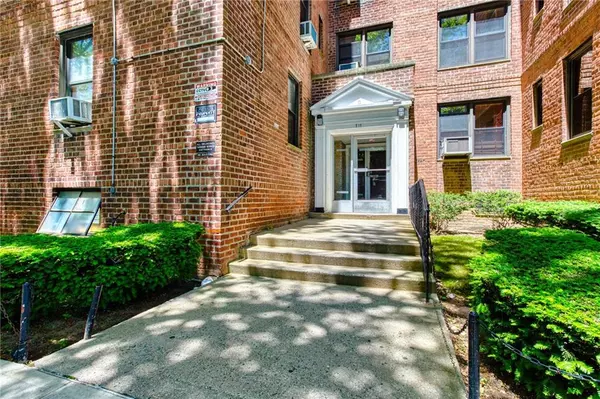711 Montauk CT #5A, Brooklyn, NY 11235