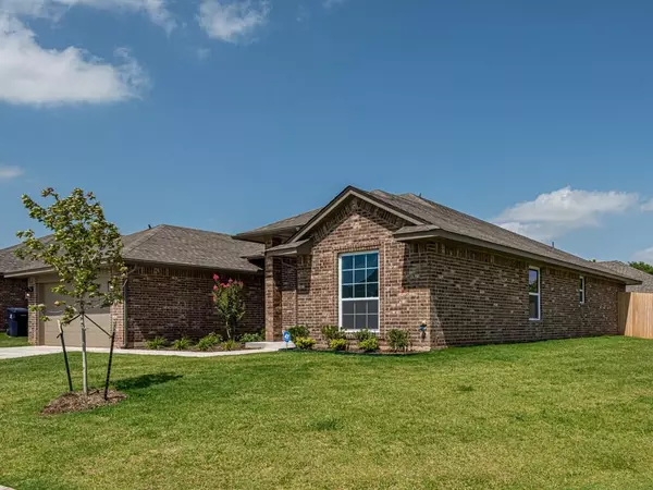 Yukon, OK 73099,1208 Hickory Creek Drive