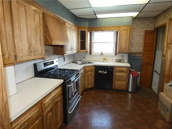 Woodhaven, NY 11421,9213 92 AVE