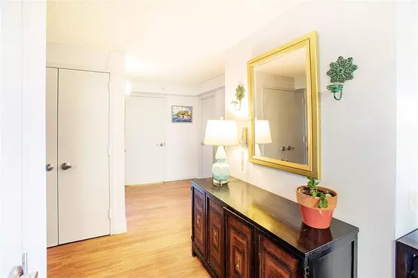 Rockaway Beach, NY 11693,260 Beach 81 ST #3N