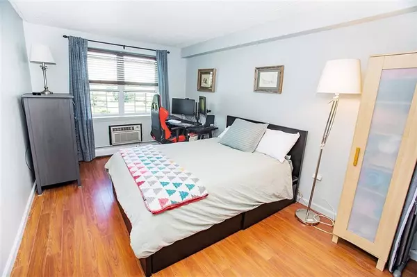 Rockaway Beach, NY 11693,260 Beach 81 ST #3N