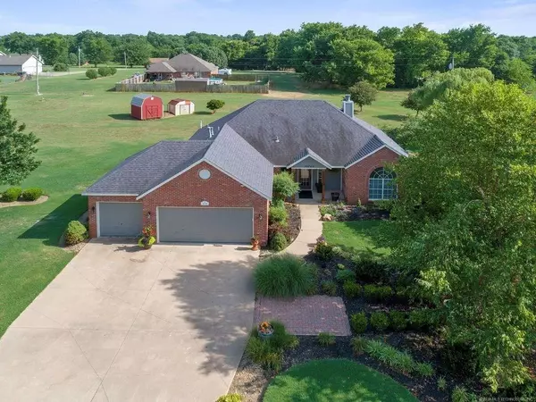 10760 E Canyon Oaks Road, Claremore, OK 74017