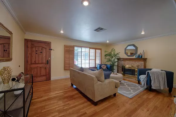 Cupertino, CA 95014,20599 Scofield DR