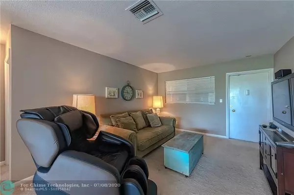 Deerfield Beach, FL 33064,941 Crystal Lake Dr  #307