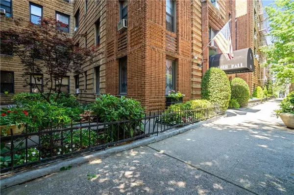 145 95 ST #C9, Brooklyn, NY 11209