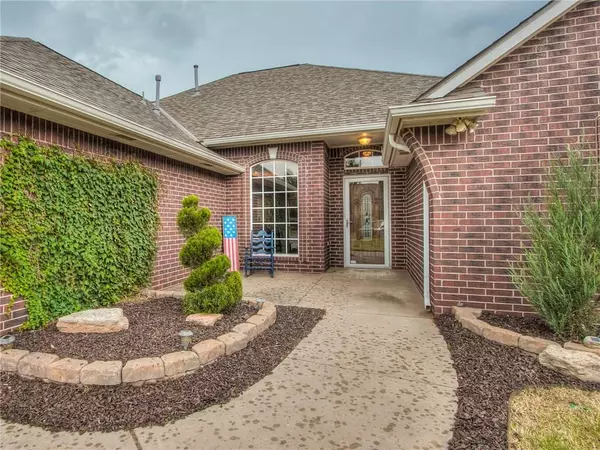 9208 Stacy Lynn Lane, Yukon, OK 73099