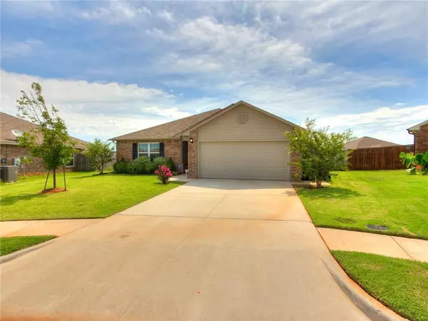 2704 Red Pine Circle, Yukon, OK 73099