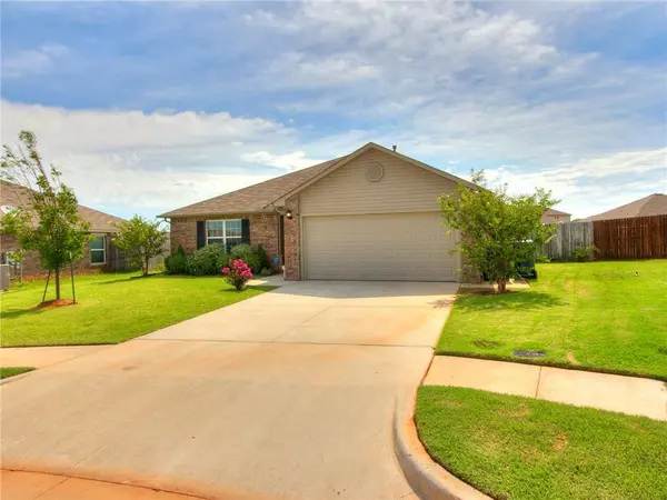 Yukon, OK 73099,2704 Red Pine Circle