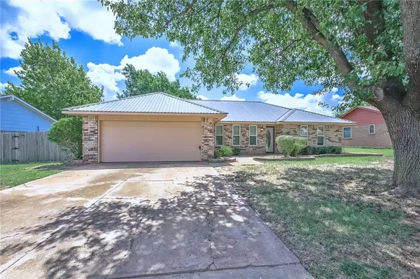 11616 OAKDALE Street, Yukon, OK 73099