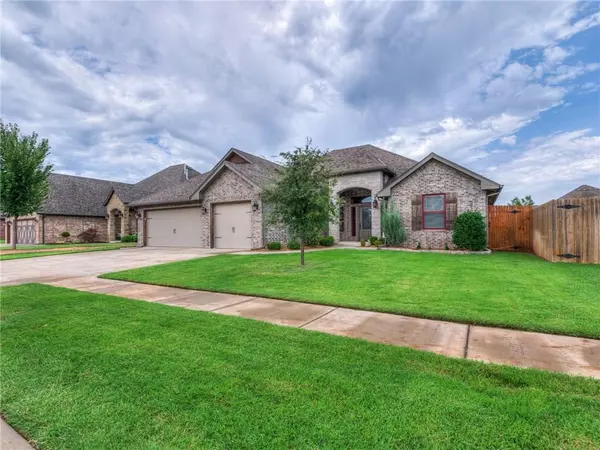 2113 Pine Creek Avenue, Yukon, OK 73099