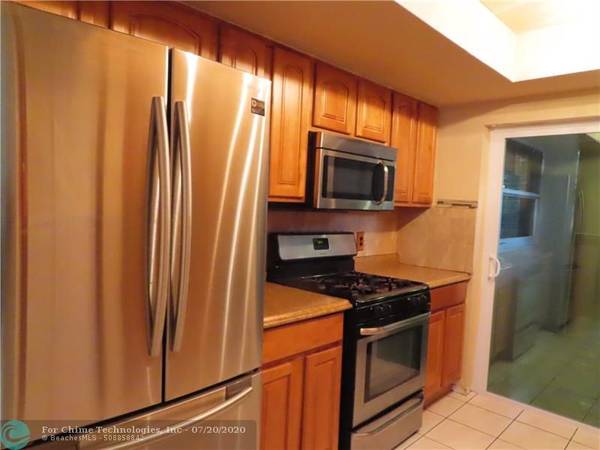 9110 NW 25th St, Sunrise, FL 33322