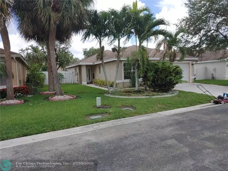 1737 Sawgrass Cir, Green Acres, FL 33413