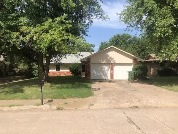 722 Ranchoak Drive, Yukon, OK 73099