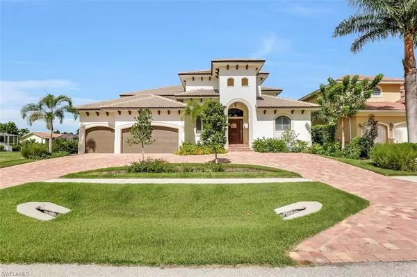 1812 Maywood CT, Marco Island, FL 34145