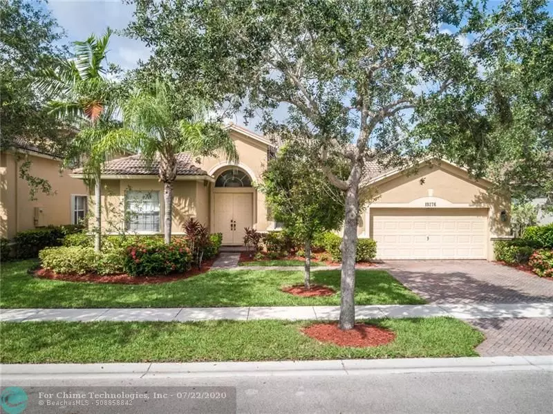 19276 N Hibiscus St, Weston, FL 33332