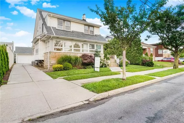 218 Beach 142 ST, Neponsit, NY 11694