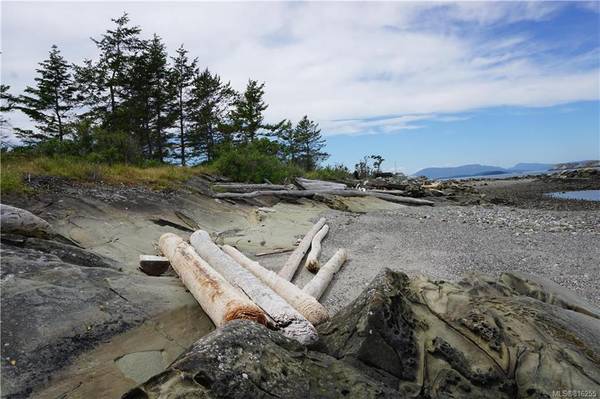 Gulf Islands, BC L1L 1L1,0 Halibut Island