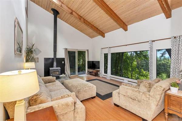 Salt Spring, BC V8K 1K1,171 WOODLAND Dr