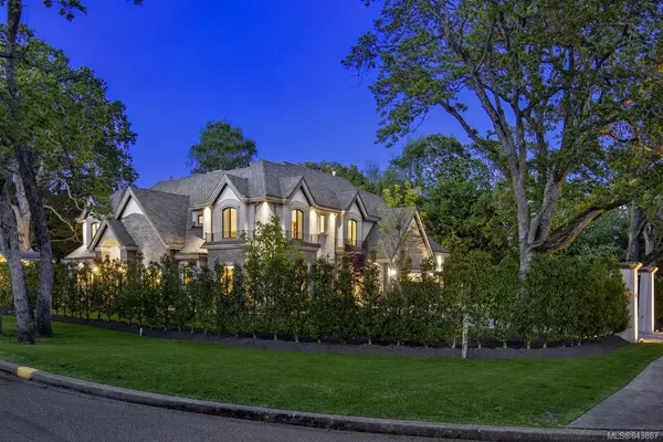 Oak Bay, BC V8R 3P9,2810 Lansdowne Rd