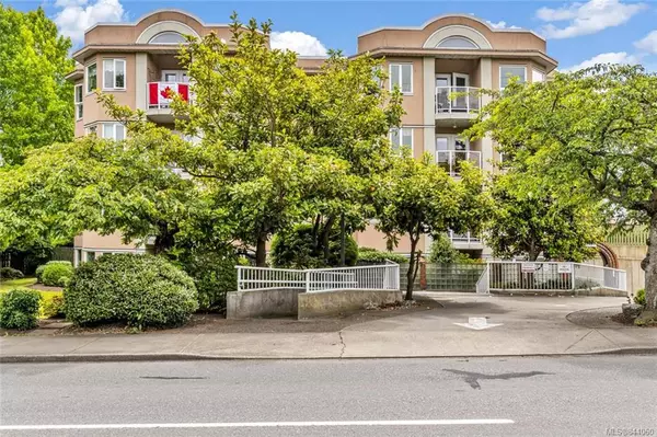 Victoria, BC V8T 2C1,1519 Hillside Ave #307