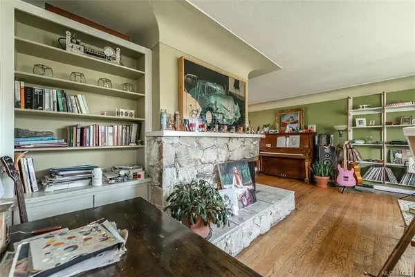 Victoria, BC V8V 4K7,229 Howe St