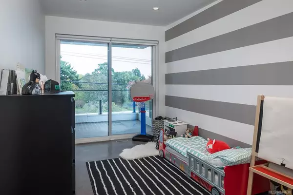 Victoria, BC V8S 1E6,1403 Fairfield Rd