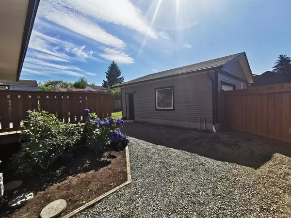 Nanaimo, BC V9R 4C4,415 Stirling Ave