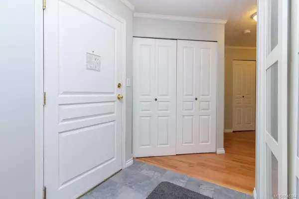 Saanich, BC V8X 2W6,898 Vernon Ave #206